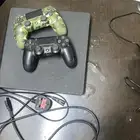 البلاستيشن فور نضيف معه يد واحده مع اسلاكه كامله