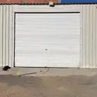 اغراض في مستودع