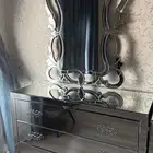 تسريحه مع مرايا من ميداس