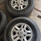 للبيع 5 جنوط لكزز مع كفراتهم