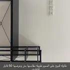 طاوله الون اسود على السوم مافيها ولا خدش