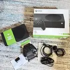 اكس بوكس سيريس S (1TB) استخدام خفيف جد ا مع كامل الملحقات