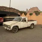 هايلكس 83للبيع مكينه قير محركات على الشرط بوديها زين مسقطه