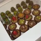 كيكات و شوكولاته و توزيعات