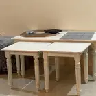 طاوله مع اربعه خدمه نظيف