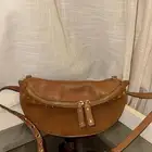 شنطة   خصر جلد للبيع