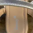 صندل فضي بناتي مقاس 35