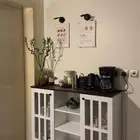 ركن كوفي وشاشة بلازما بالطاوله وبما خلف الشاشه للبيع