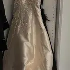 فستان للبيع