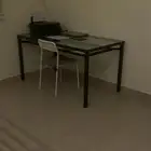 للبيع طاولة مع كراسي