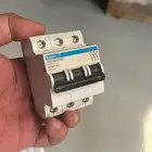 بريكرات وقواطع كهربائية
