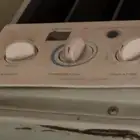 يوجد لدي مكيف شباك و سرير حديد يتطبق