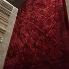 سجادة حمراء تصميم عصري