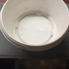 سطل ورد حامل ورد يوجد عدد كبير