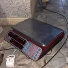 ميزان وصندوق فلوس
