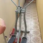 دراجه رياضية جديده لم تستخدم ومعها جهازها والبيع عجل