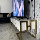 طالوله استقبال مع مرايه و طاولة تلفزيون