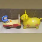 سيارة ولعبة غزال