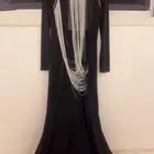 فستان اسود فخم وانيق لمناسبتك الرائعة والجميلة