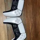 يدين سوني 5
