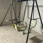 للبيع مرجيحه كرسي واحد فقط خربان حديد ممتاز. سكوترات وسيكل