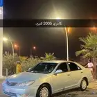 كامري 2005 قير ومكينه شرط مكينه مغيره بس نظيفه