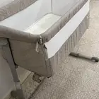 سرير اطفال هزاز وكفرات