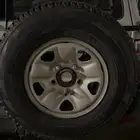 للبيع جنط جيب اصلي وكفر جديد