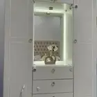 دولاب تسريحه نظيف ب اضاءه ليد للبيع المستعجل