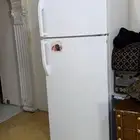 ثلاجه نظيفة جدا رجاء لا تبخسوا