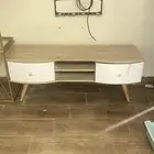 طاوله شاشه للبيع مستعمل نظيف