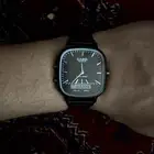 ساعات جديده ونظيفه وكل وحده لها سعر