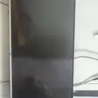 شاشة 43 بوصة