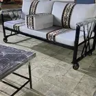 جلسة خارجية لفناء المنزل حديد وخشب