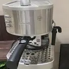 مكينة قهوة من شركة Delonghi