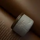 كوب فخار مستوحى من فنون محافظة العلا