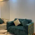 كنب وطاولة و9 مساند