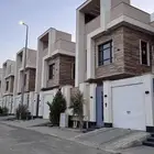 للبيع فيلا مستقله دورين وملحق بالقرب من ممشى الراقى