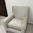 كنب شخص غرفه نوم او مجلس نظيف