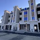 للبيع ادوار ارضيه بحوش وعلوى بسطح من 520 الف خلف المعارض