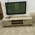 تلفزيون مع الرسيفر والطاوله