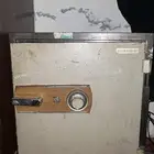 خزنه للبيع حديد وكبيره وثقيله