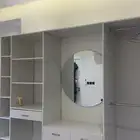 دولاب كبير مع التسريحه و اثنين كومدينات و سريرين