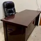 طاولة مكتبية كبيرة للبيع