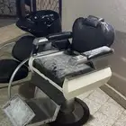 كرسي حلاق وكرسي مع مغسله نضيفه