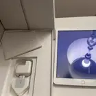 ايباد الجيل السابع كل معلوماته على خلفية الكرتون في الصور