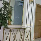 مدخل طاولة ومراية