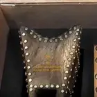 نحت خشبي على الصندوق واضافه اي براند او اسم