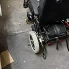 كرسي موعقين شغل على شرط معه شاحن وحالته كويسه