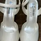كعب نسائي رقم 38 مستخدم مره واحده